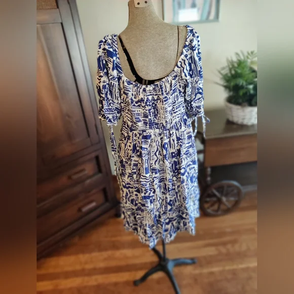 Blue and White Patterned Dress - Picture 4 of 5